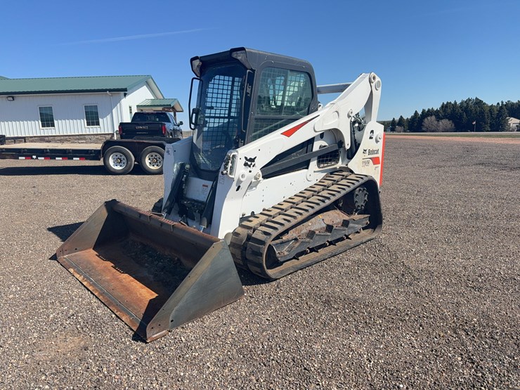 2017-bobcat-t740-image-1