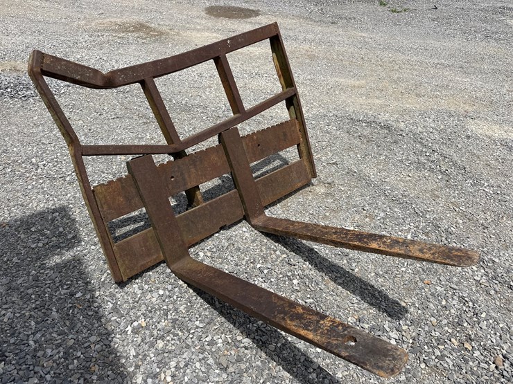 #1613-•-pallet-forks-image-2