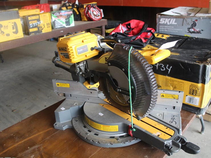 #3403-•-dewalt-12in-cordless-sliding-miter-saw-image-4