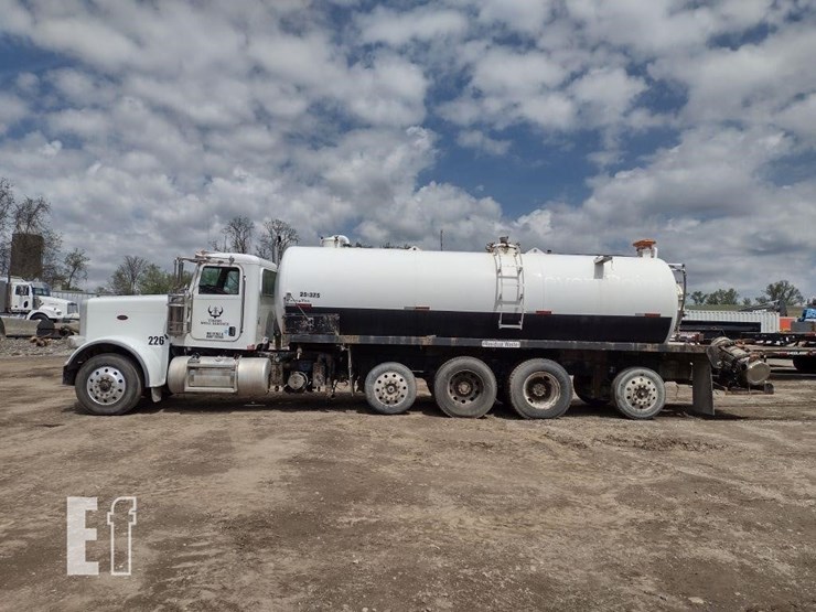 peterbilt-389-image-1