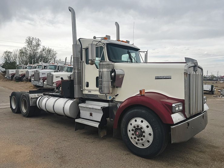 2007-kenworth-w900l-image-1