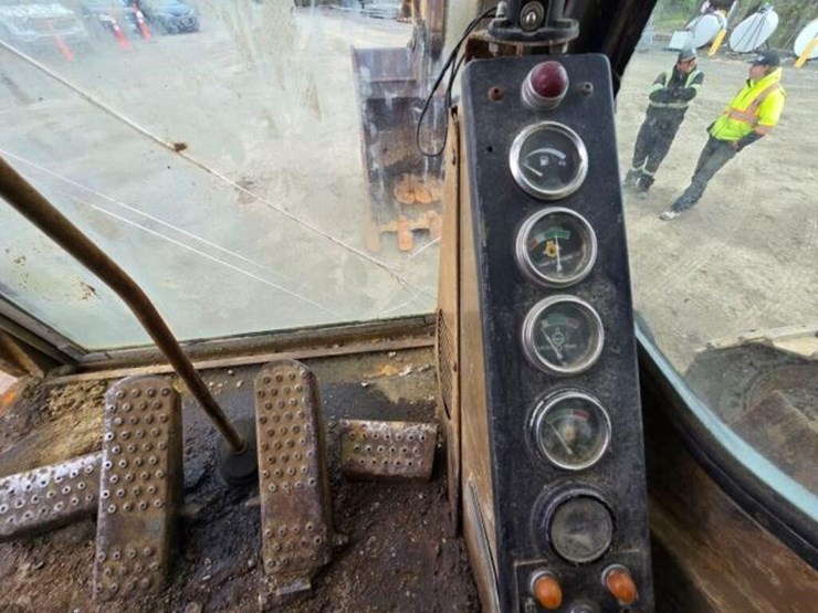 1990-caterpillar-245b-image-35