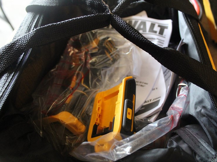 #22-•-dewalt-1/4in-and-1/2in-brushless-compact-impact-driver-image-2