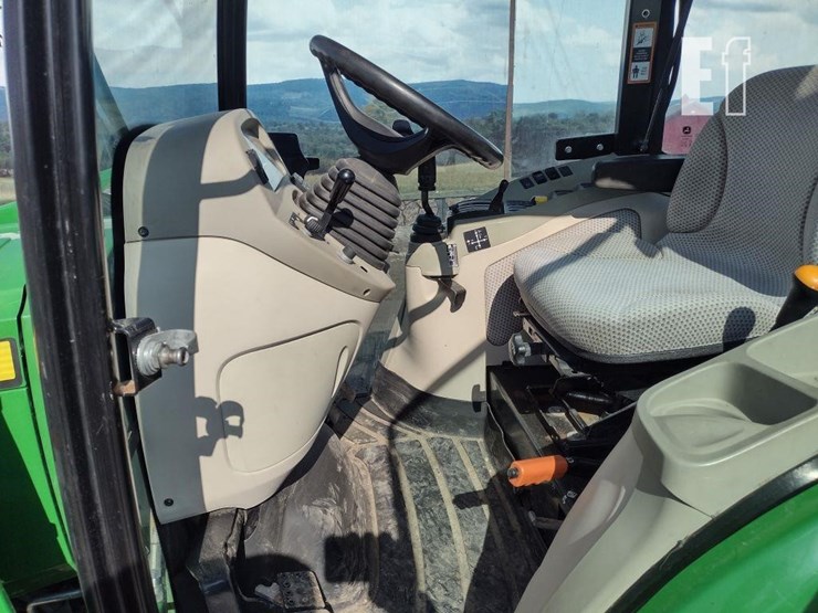 2017-john-deere-4052r-image-13