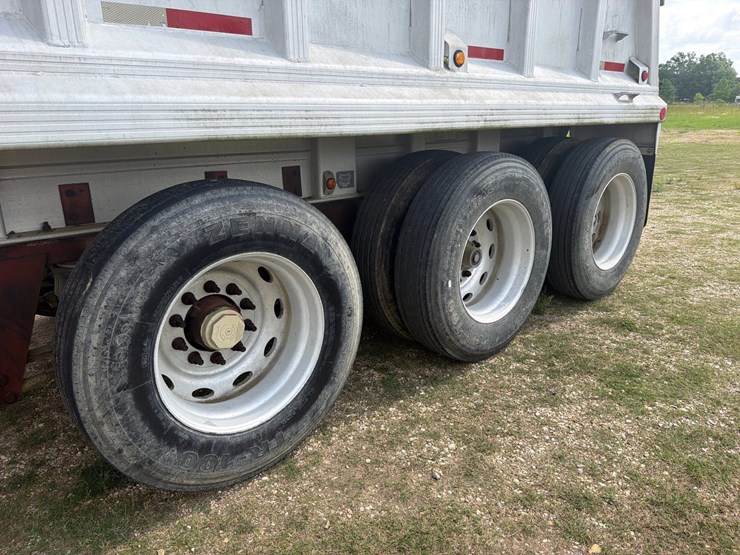 #35879-•-1998-mate-32ft-trailer-image-2