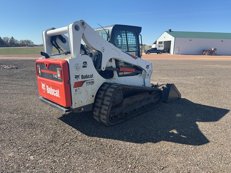 2017-bobcat-t740-image-4