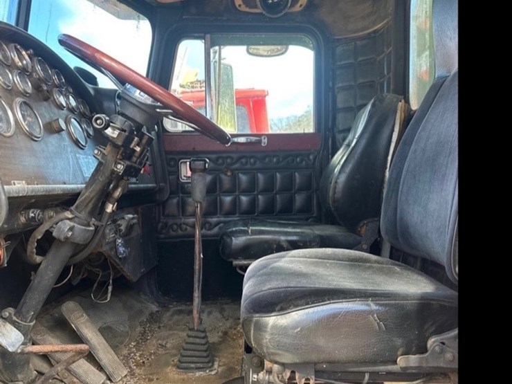 1985-peterbilt-359-image-8