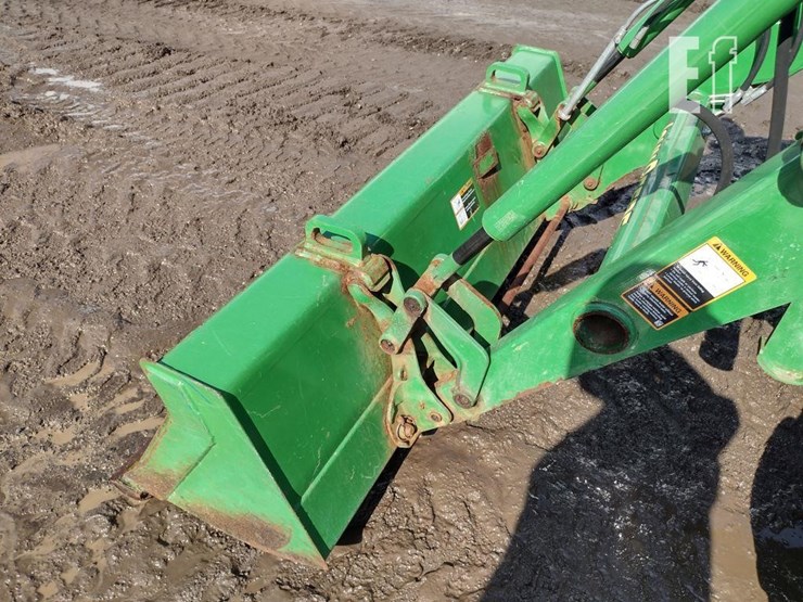 2017-john-deere-4052r-image-19