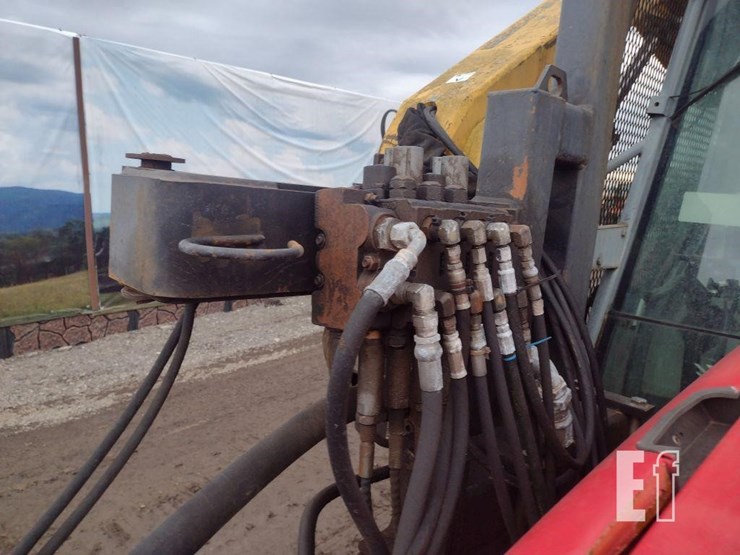 2002-massey-ferguson-4233-image-30