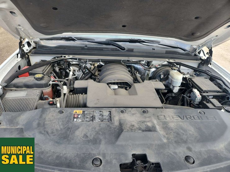 2015-chevrolet-tahoe-image-25