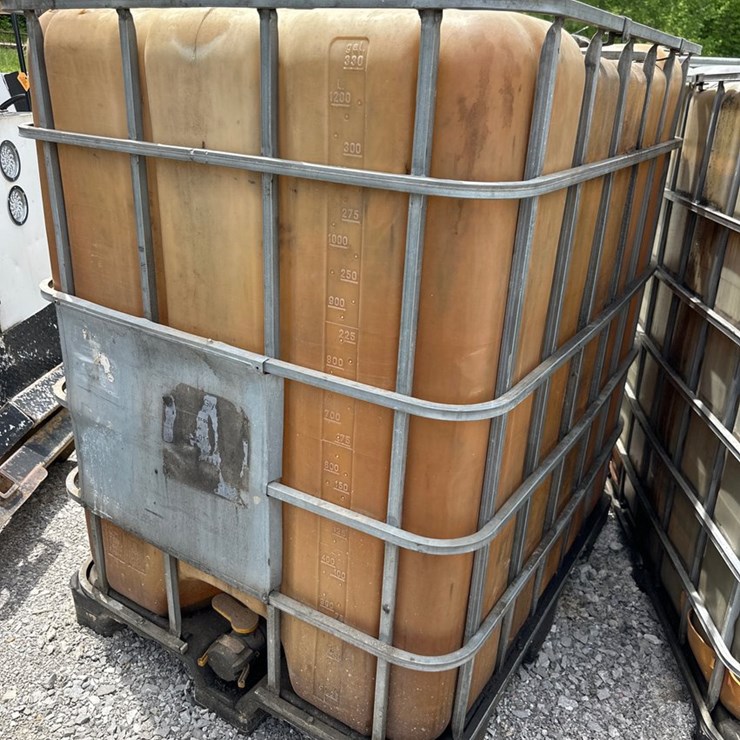 #1615 • 330 Gal tank
