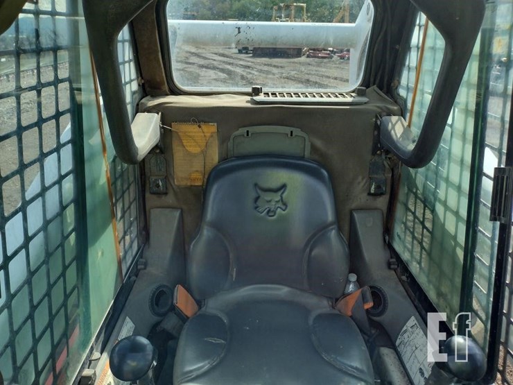 2004-bobcat-s300-image-11