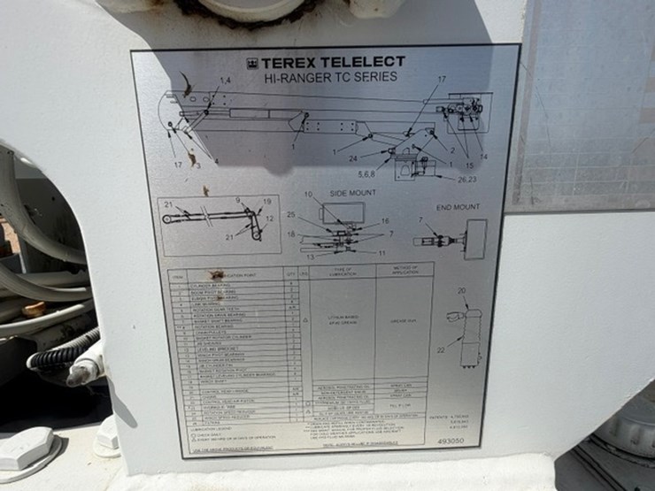 2014-freightliner-m2-106-image-59