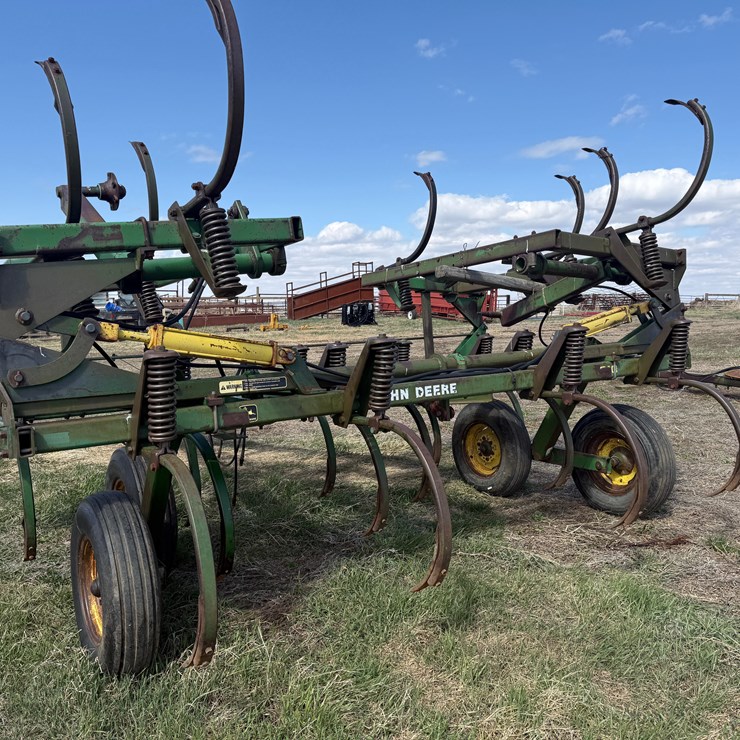 John Deere Chisel Plow
