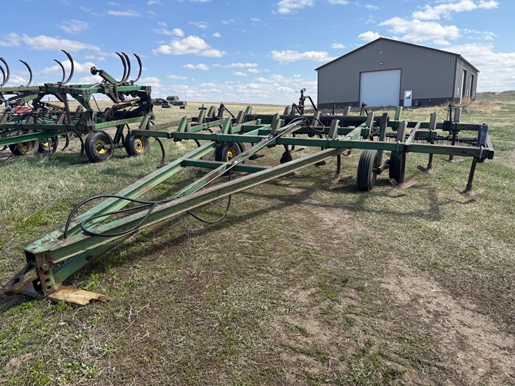 john-deere-chisel-plow-image-6