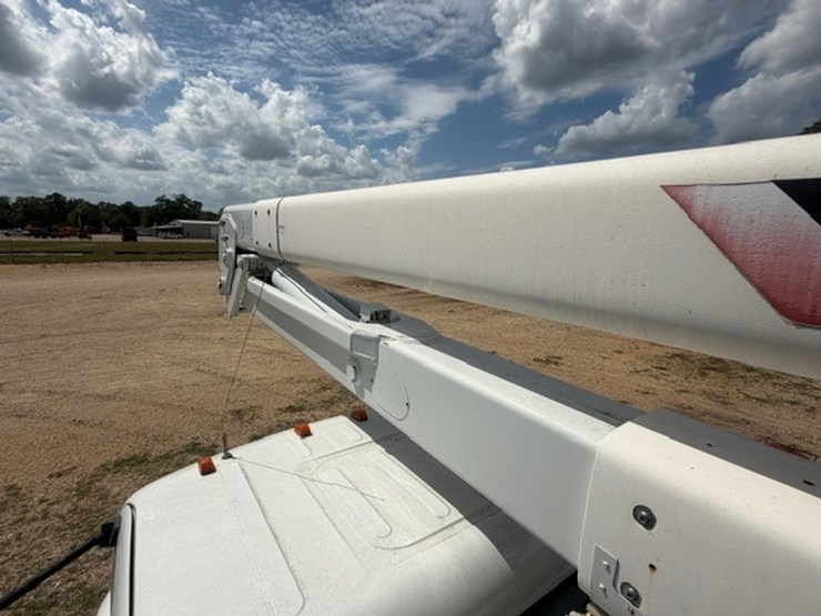 2014-freightliner-m2-106-image-56
