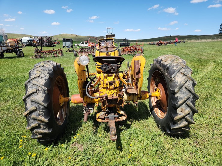 minneapolis-moline-a1p-tractor-image-4