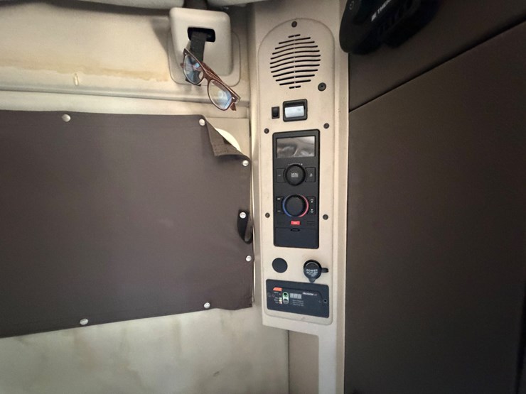 #35801-•-2018-volvo-truck-image-14
