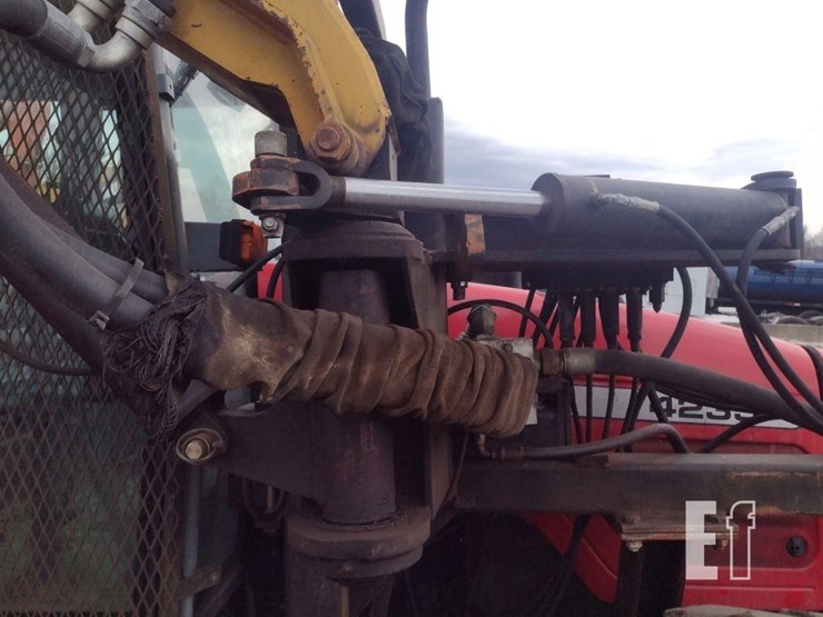 2002-massey-ferguson-4233-image-27