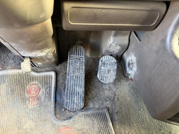 2007-kenworth-w900-image-17