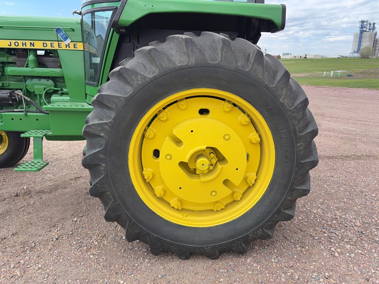 john-deere-4430-image-32