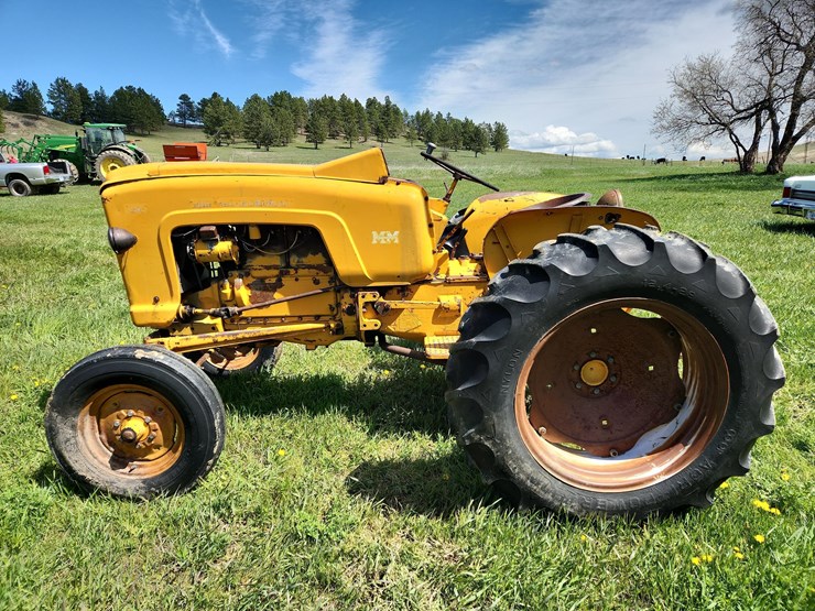 minneapolis-moline-a1p-tractor-image-2
