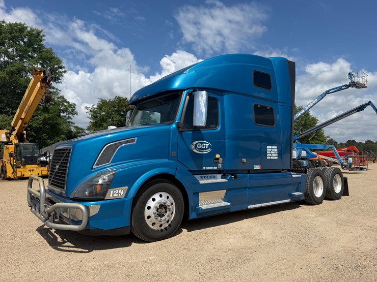 #35801-•-2018-volvo-truck-image-1