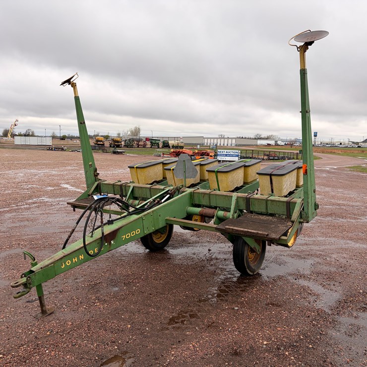 JOHN DEERE 7000