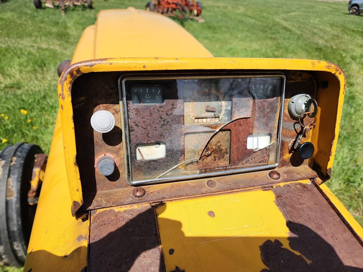 minneapolis-moline-a1p-tractor-image-10