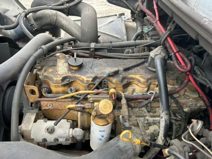 2004-freightliner-fl80-image-39