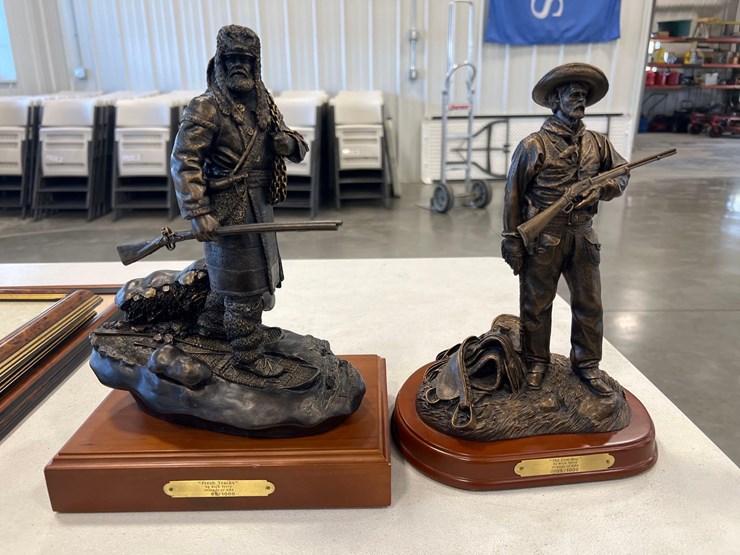 statues-image-1