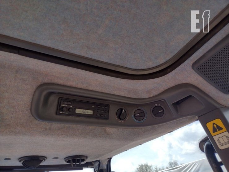 new-holland-ts110-image-10