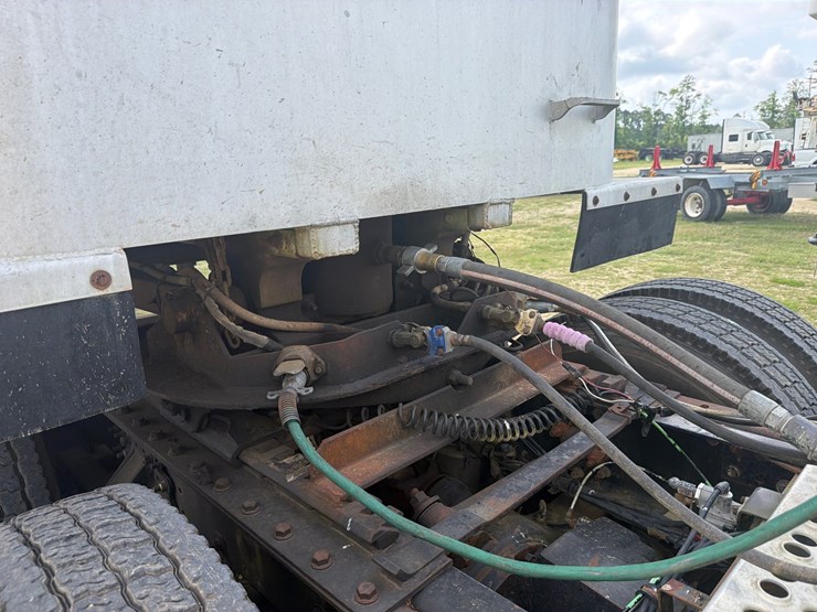 #35879-•-1998-mate-32ft-trailer-image-5
