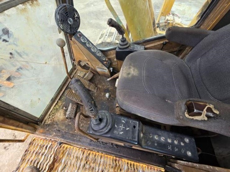1990-caterpillar-245b-image-39