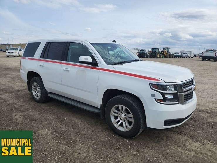 2015-chevrolet-tahoe-image-2