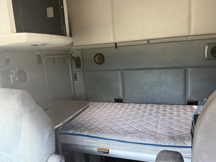 2015-kenworth-t680-image-8