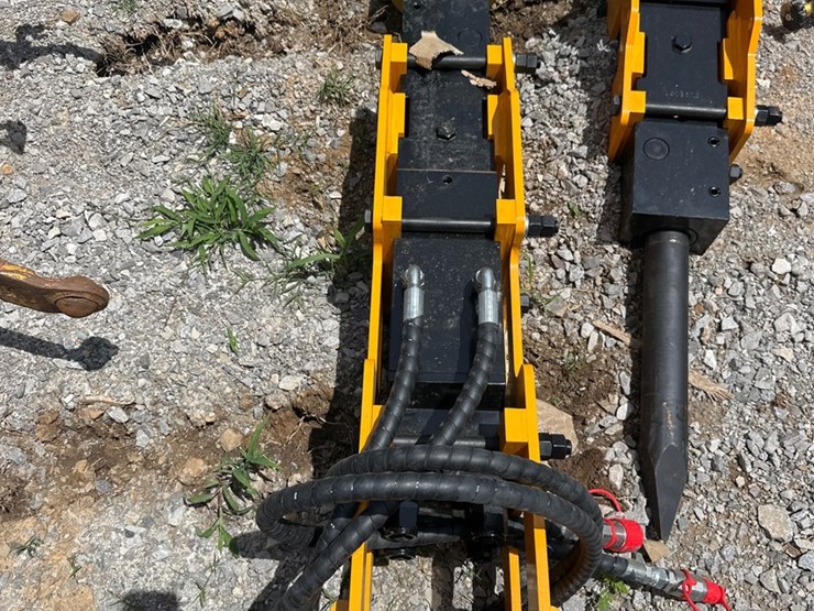 #1605-•-new-quick-attach-pile-hammer-image-3