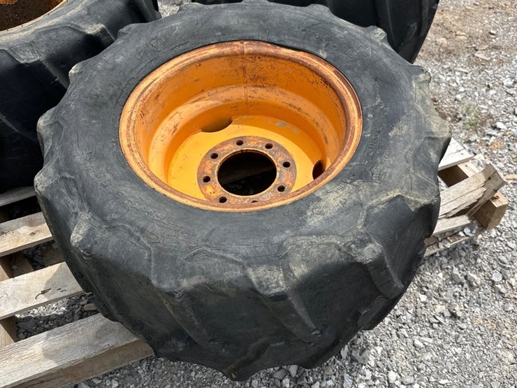 #1620-•-(3)-31x15.50-15-rim/tires-image-2
