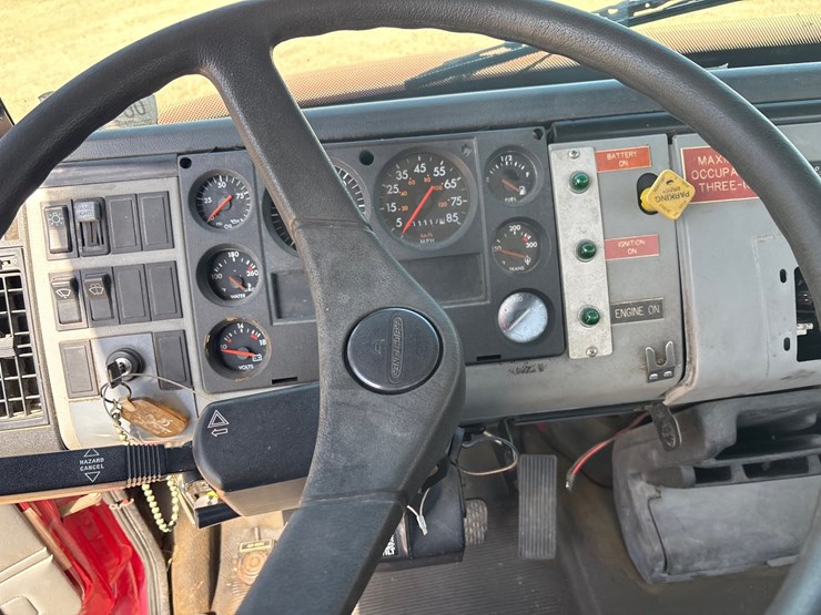 #35838-•-1997-freightliner-fl88-image-12
