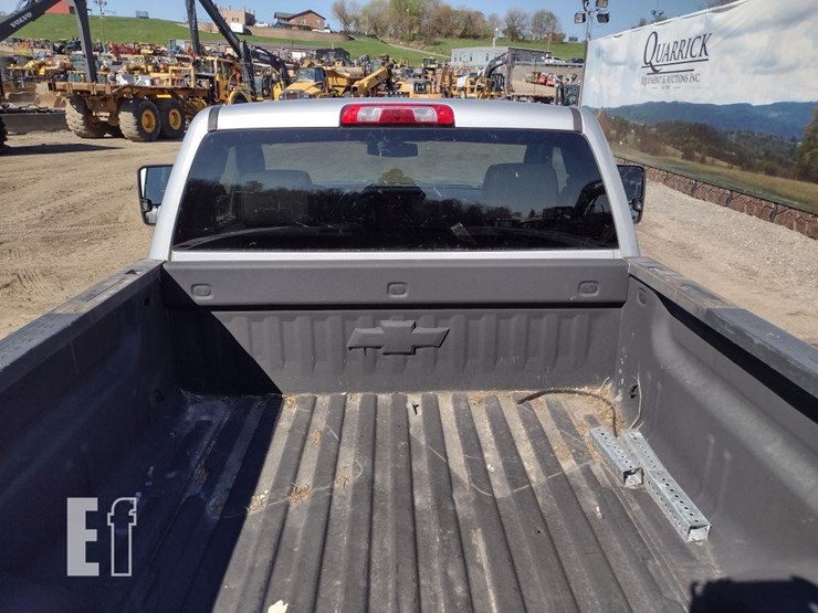 2016-chevrolet-2500hd-image-26