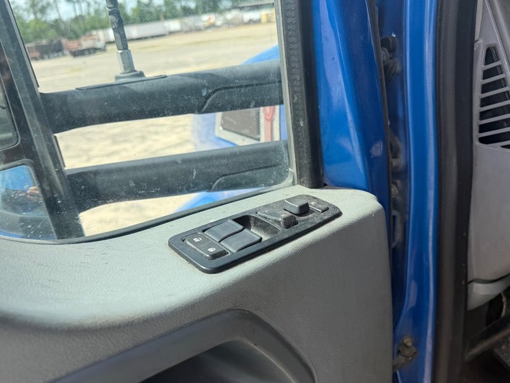 2015-kenworth-t680-image-7