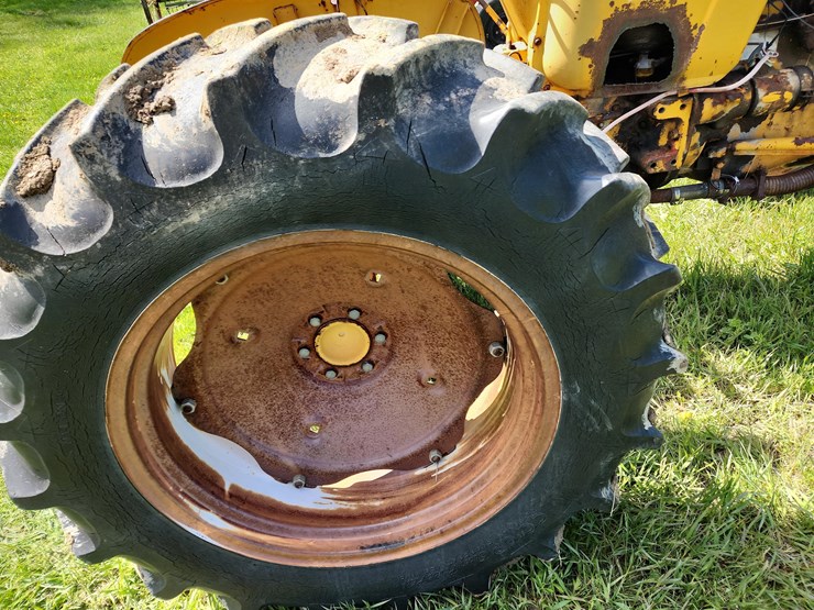 minneapolis-moline-a1p-tractor-image-14
