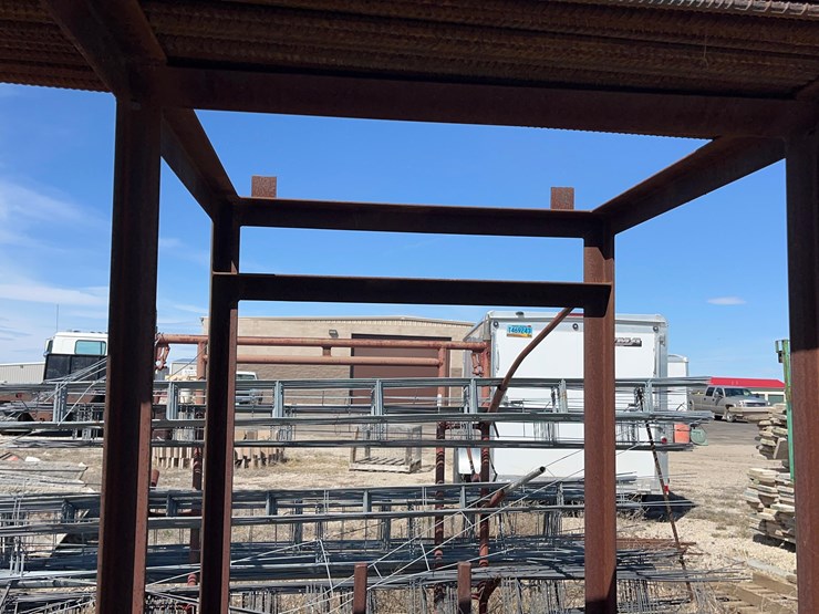 scaffolding-on-carrying-cage-image-4