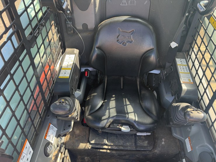 2017-bobcat-t740-image-27