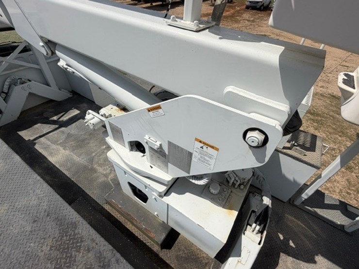 2014-freightliner-m2-106-image-53