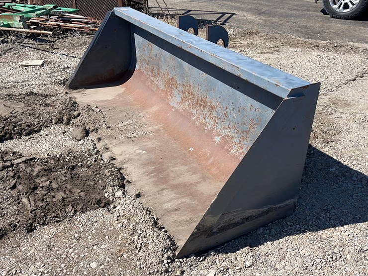 arrow-1.5-cubic-yard-telehandler-bucket-mah-image-2