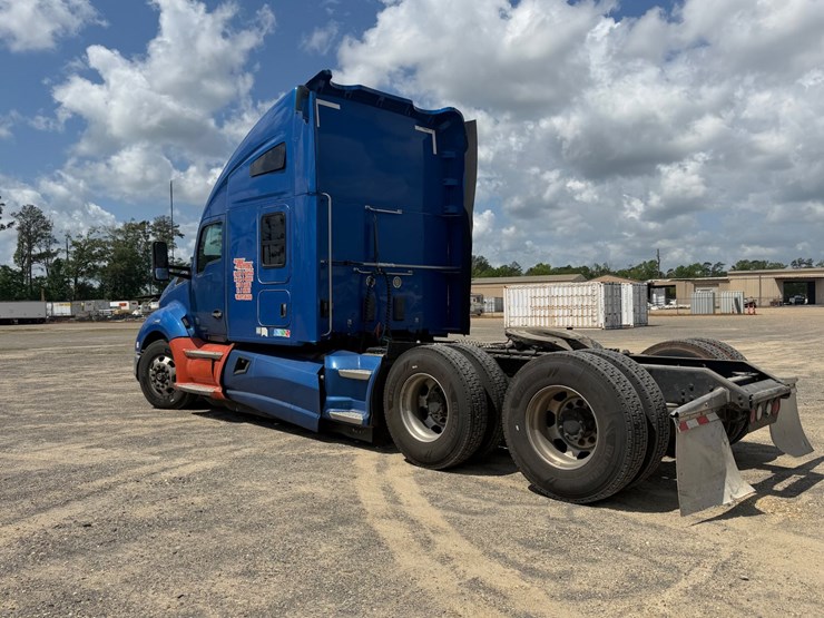 2015-kenworth-t680-image-3