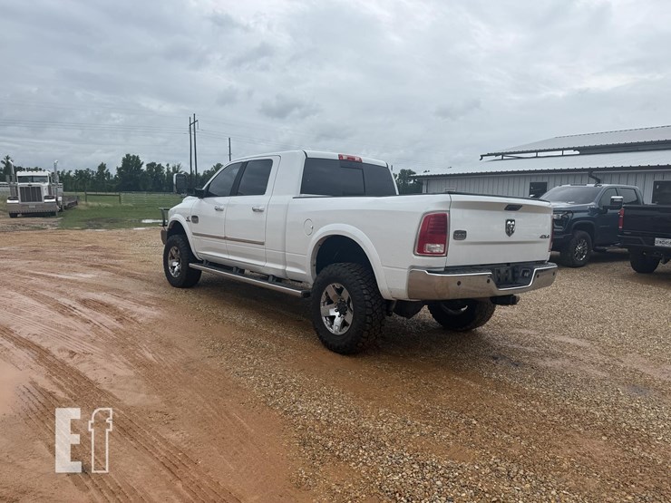 2015-ram-3500-laramie-image-3