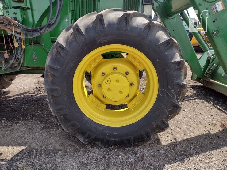 john-deere-6210-image-23