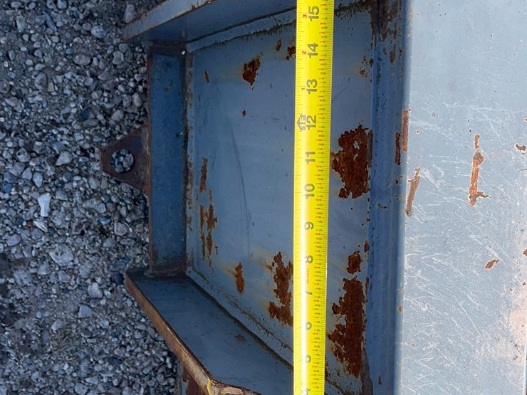 arrow-1.5-cubic-yard-telehandler-bucket-mah-image-9
